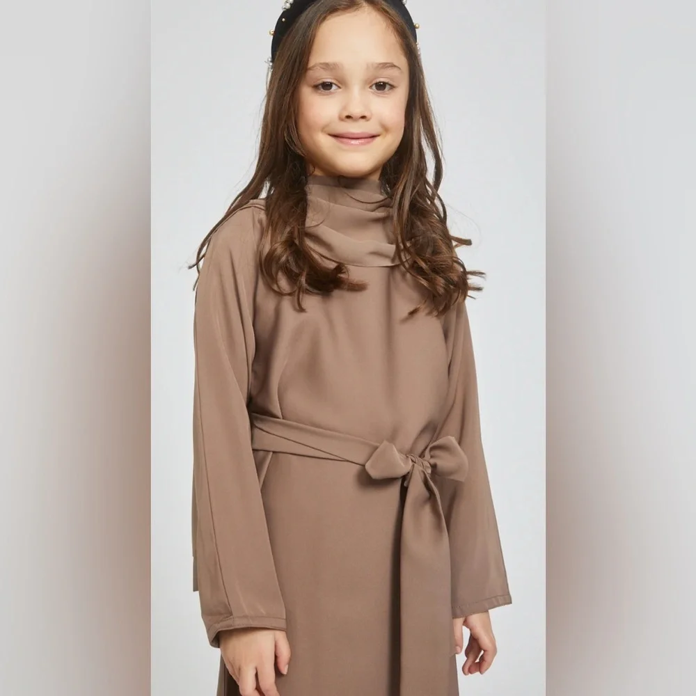NWT [Azrah] Plain Closed Abay in Coffee w/ Scarf & Tie Juniors Girls 50” 11/12
